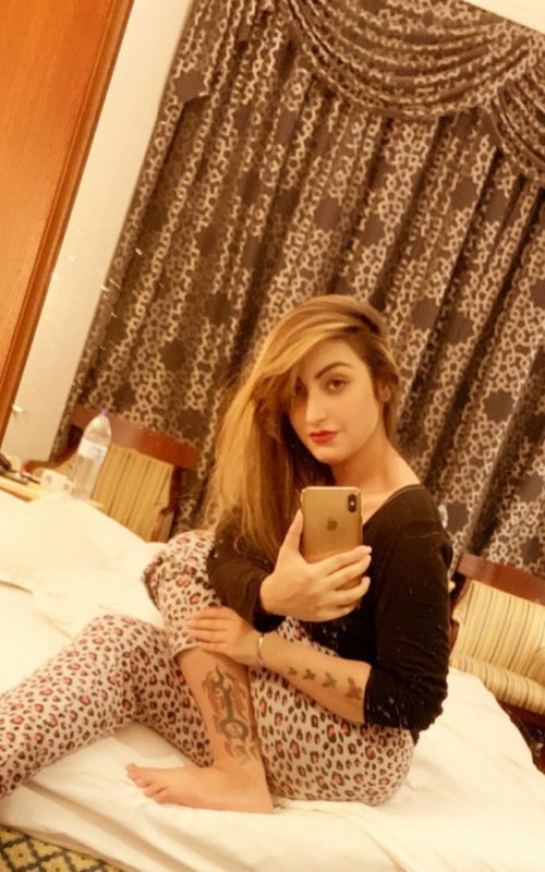 Experience Unforgettable Moments with Delilah Lux Tonight