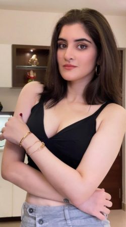 Experience Unforgettable Moments with Julissa Noir's Enchanting Presence