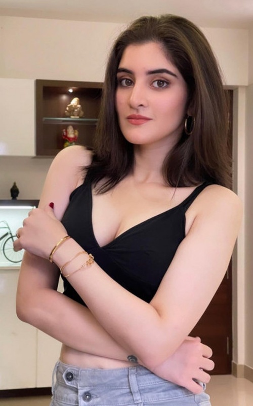 Experience Unforgettable Moments with Julissa Noir’s Enchanting Presence